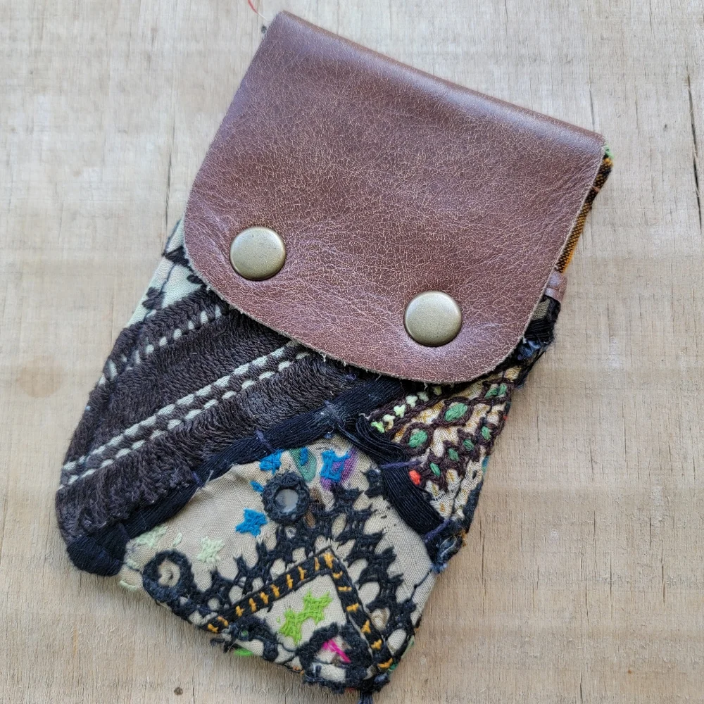 🎱🔮 Free People Boho Embroidered Repurposed vtg banjara hippie Wallet card case - Picture 13 of 16